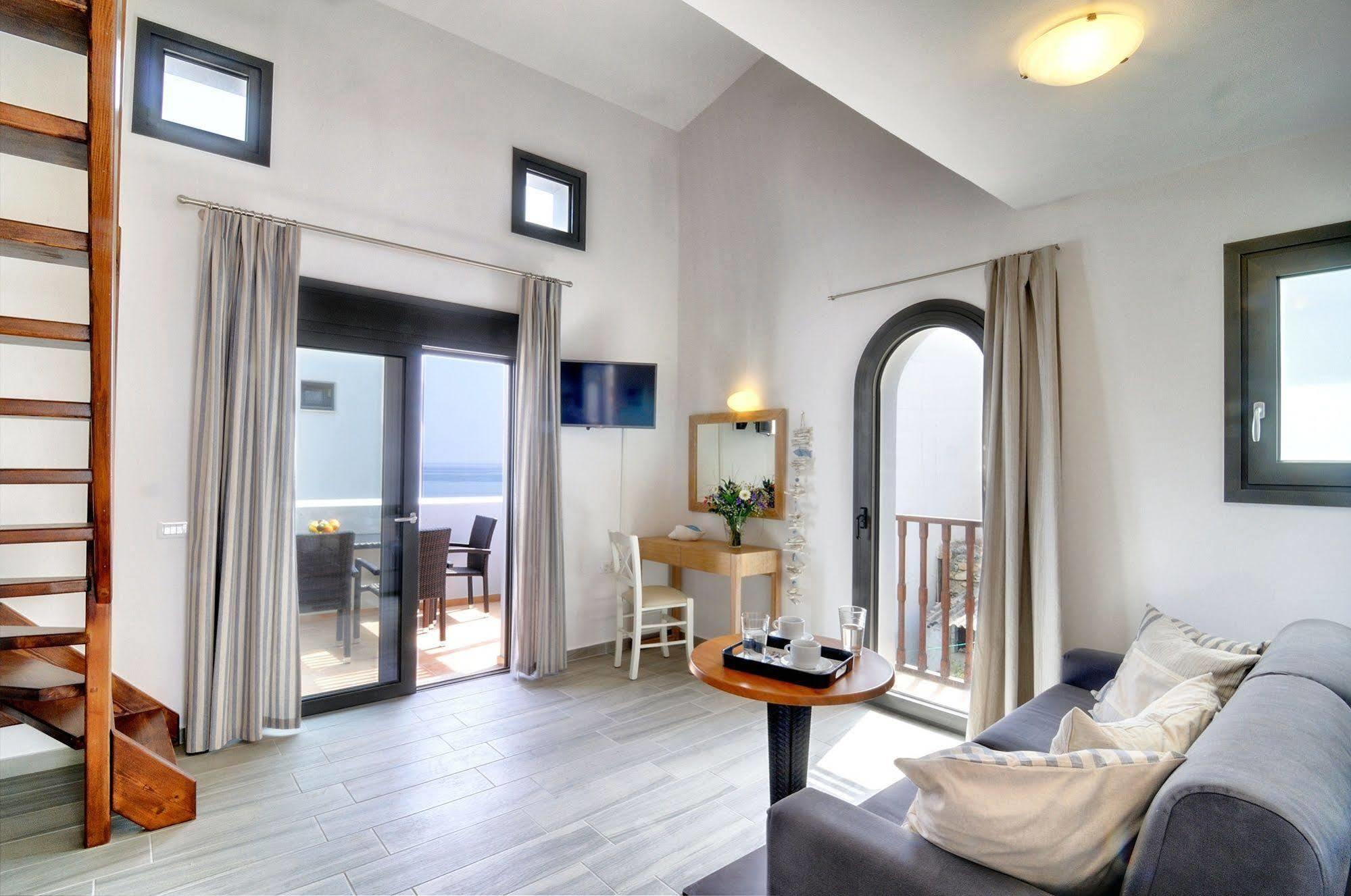 Myrtos Mare Suites Eksteriør bilde