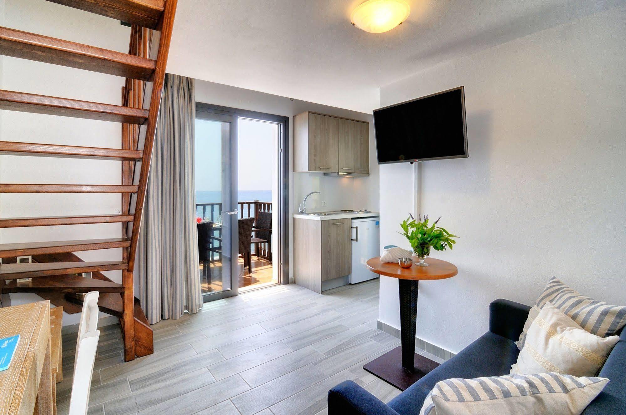 Myrtos Mare Suites Eksteriør bilde